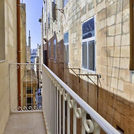 Exquisite 3-Bedroom Duplex Penthouse With Jacuzzi In Valletta Centre エクステリア 写真
