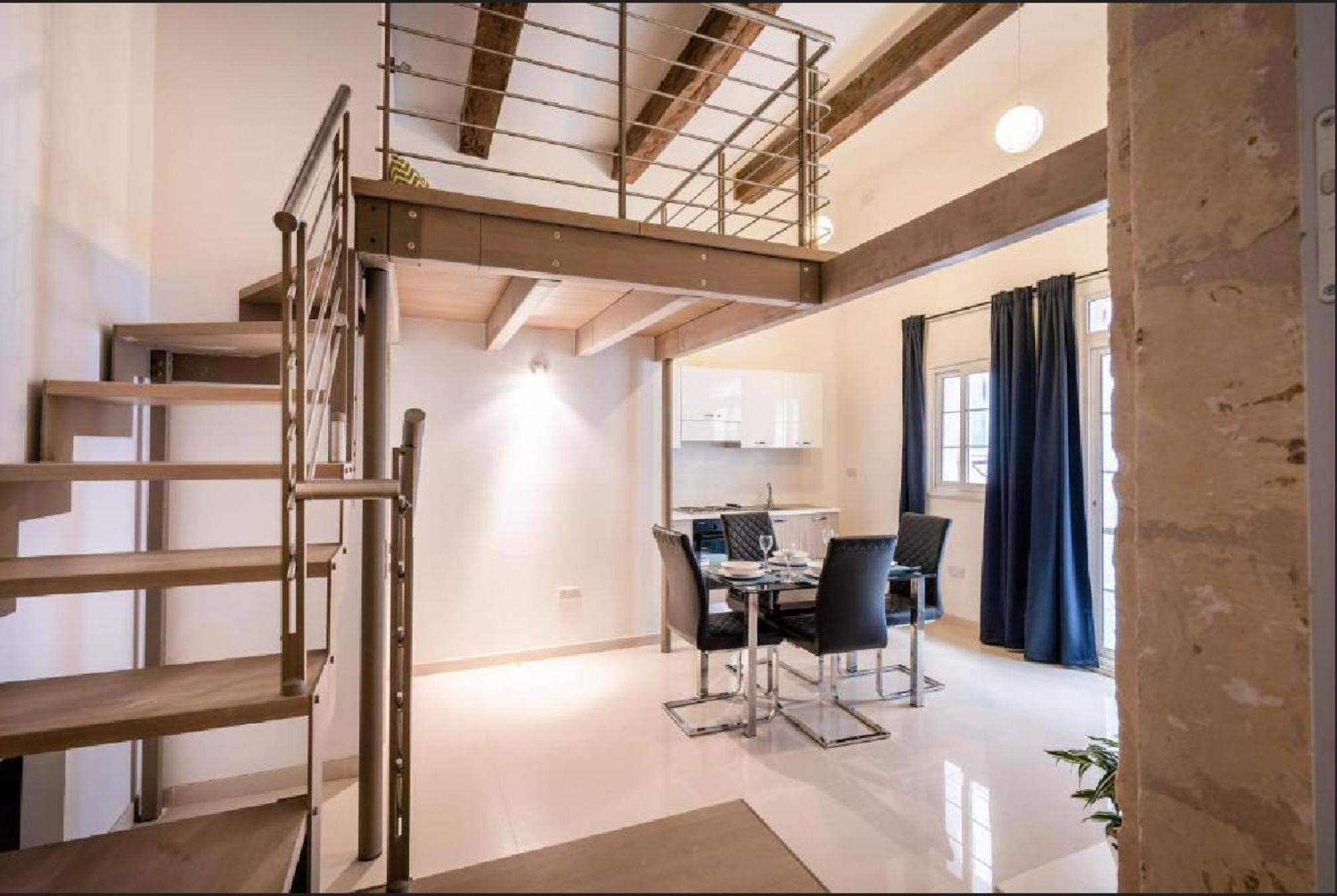 Exquisite 3-Bedroom Duplex Penthouse With Jacuzzi In Valletta Centre エクステリア 写真
