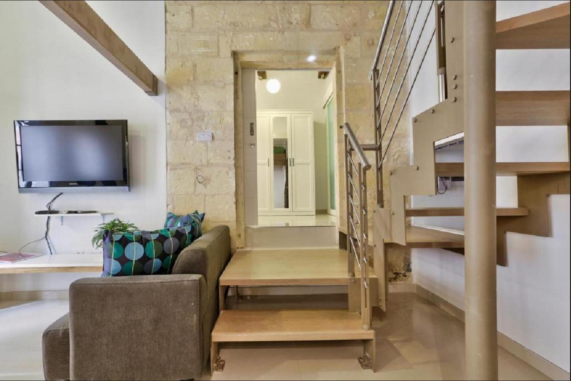 Exquisite 3-Bedroom Duplex Penthouse With Jacuzzi In Valletta Centre エクステリア 写真