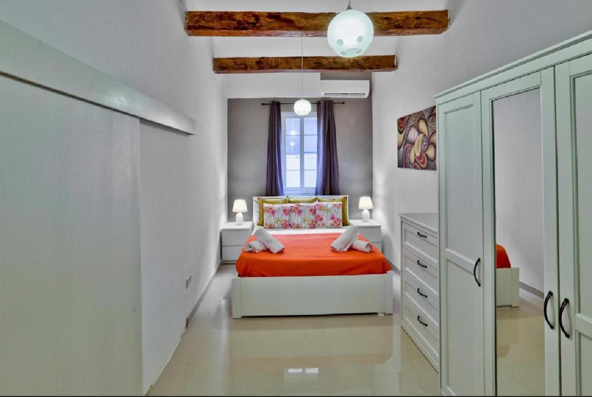 Exquisite 3-Bedroom Duplex Penthouse With Jacuzzi In Valletta Centre エクステリア 写真