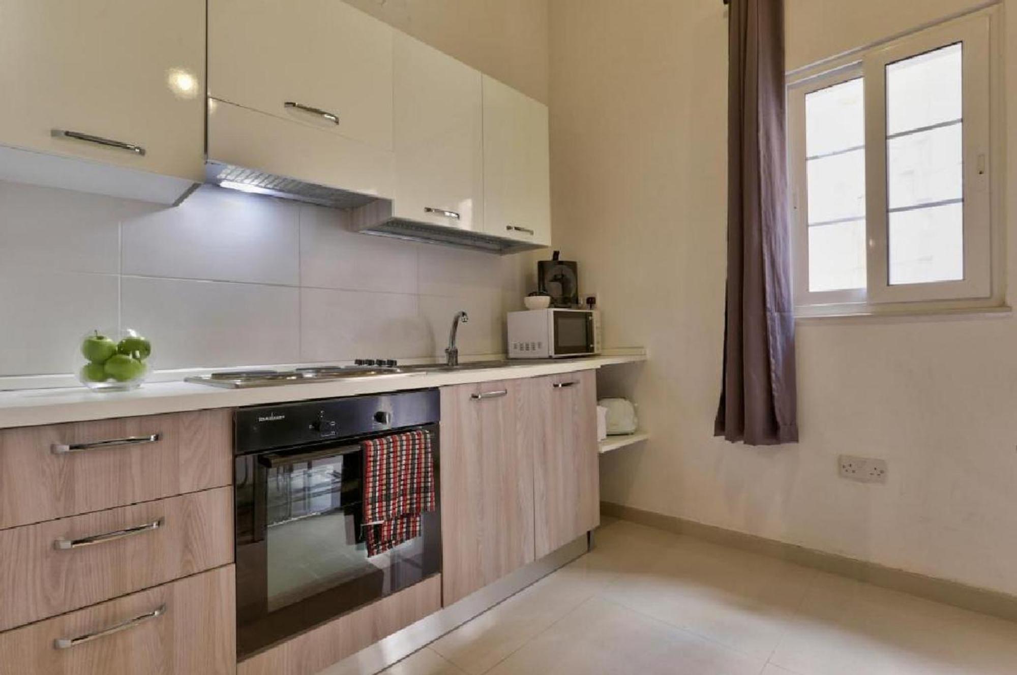 Exquisite 3-Bedroom Duplex Penthouse With Jacuzzi In Valletta Centre エクステリア 写真