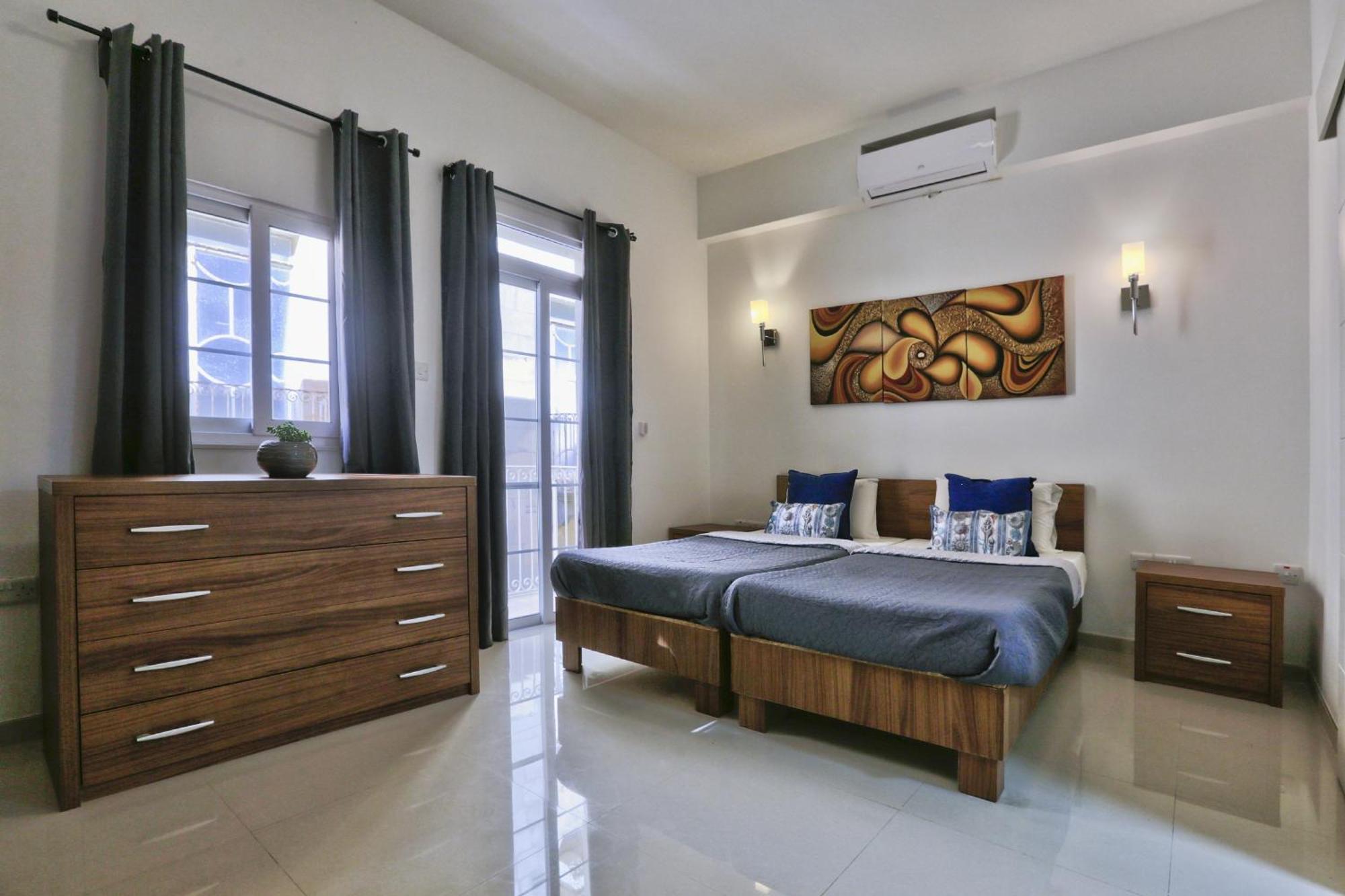 Exquisite 3-Bedroom Duplex Penthouse With Jacuzzi In Valletta Centre エクステリア 写真