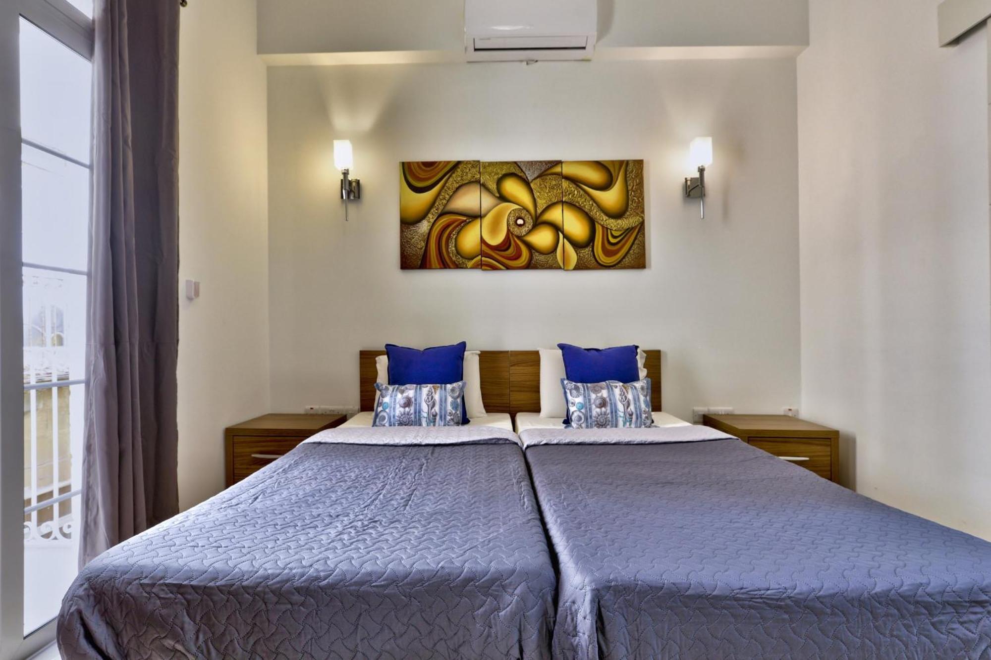 Exquisite 3-Bedroom Duplex Penthouse With Jacuzzi In Valletta Centre エクステリア 写真