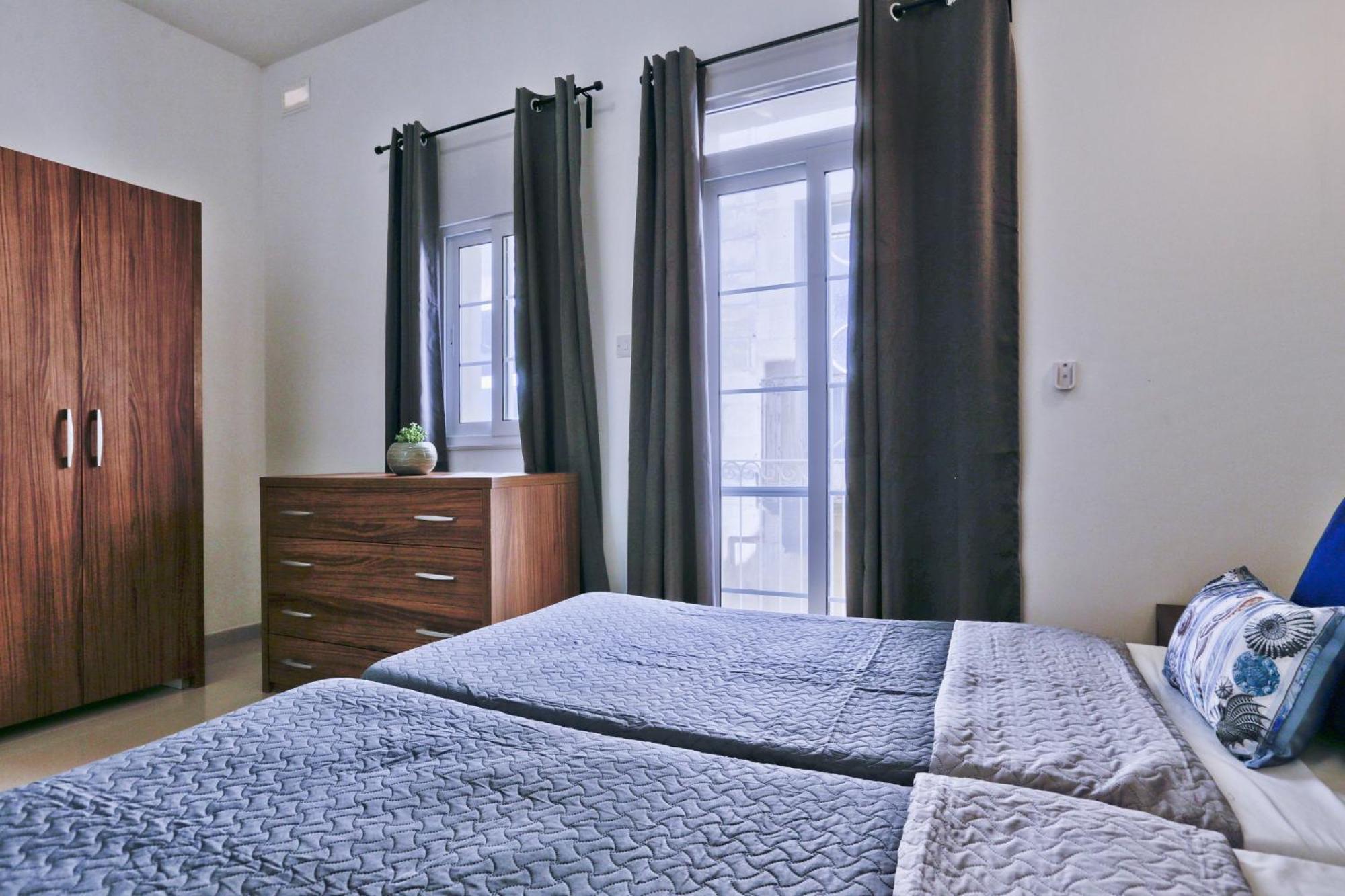 Exquisite 3-Bedroom Duplex Penthouse With Jacuzzi In Valletta Centre エクステリア 写真