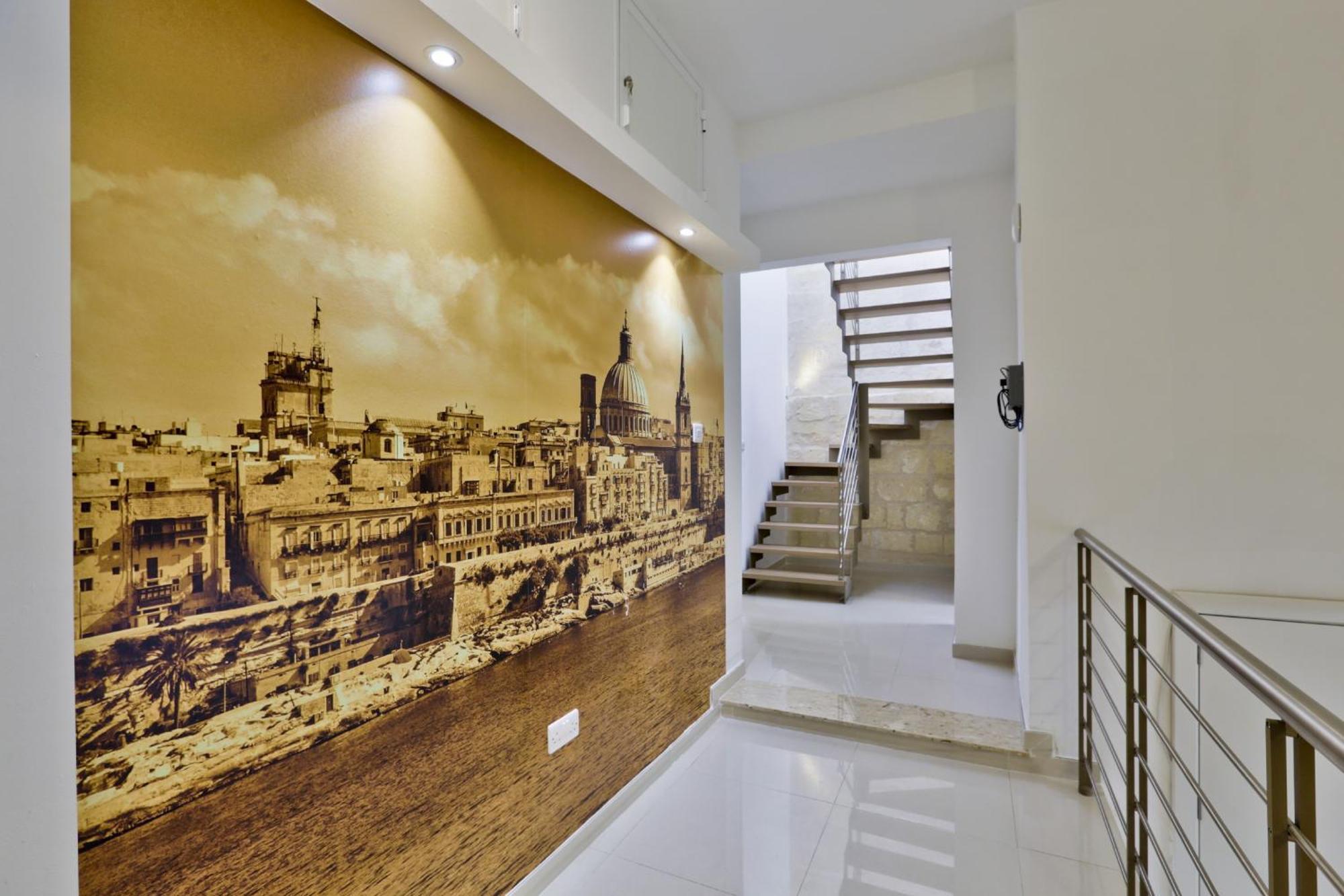 Exquisite 3-Bedroom Duplex Penthouse With Jacuzzi In Valletta Centre エクステリア 写真