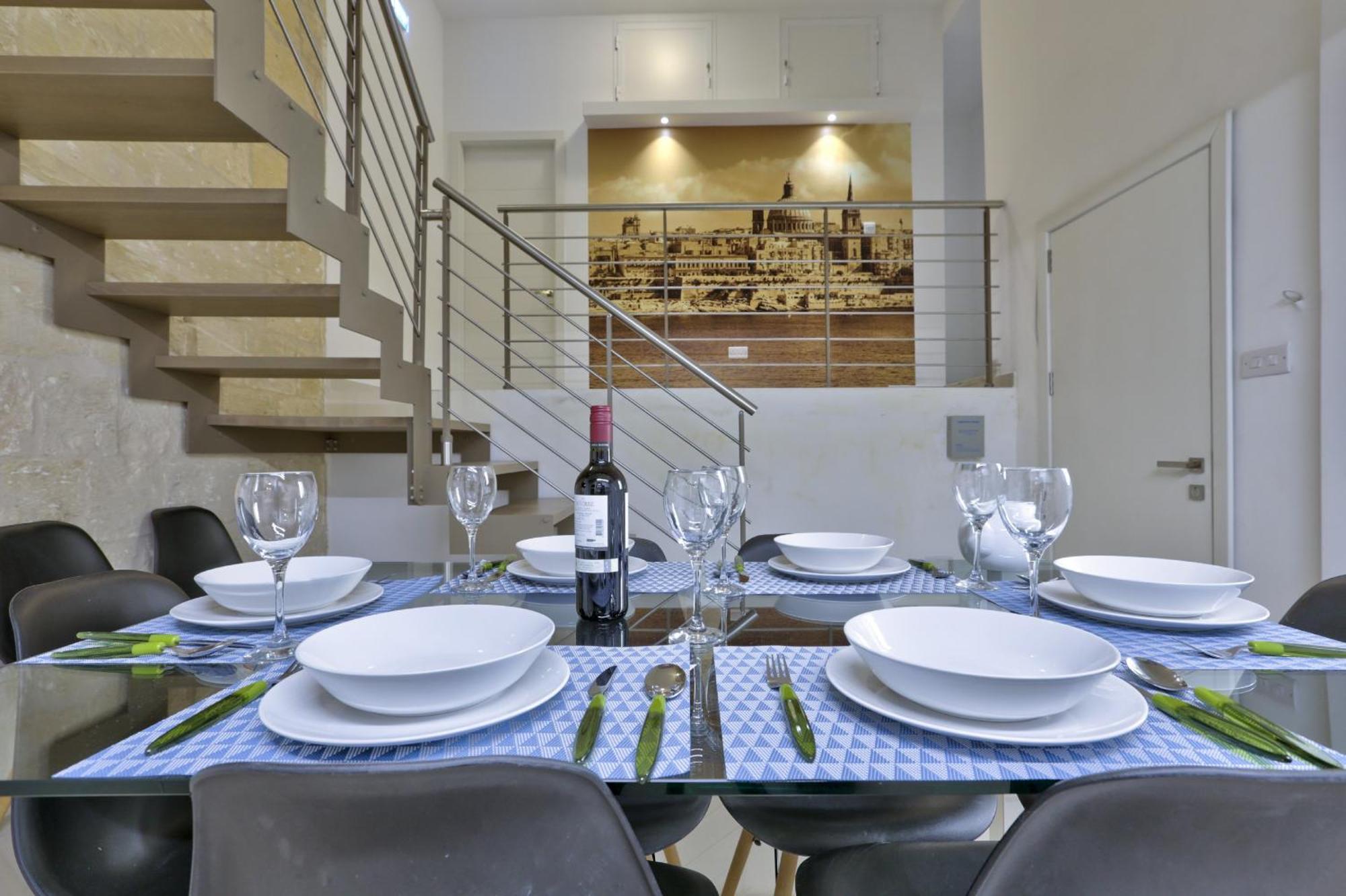Exquisite 3-Bedroom Duplex Penthouse With Jacuzzi In Valletta Centre エクステリア 写真