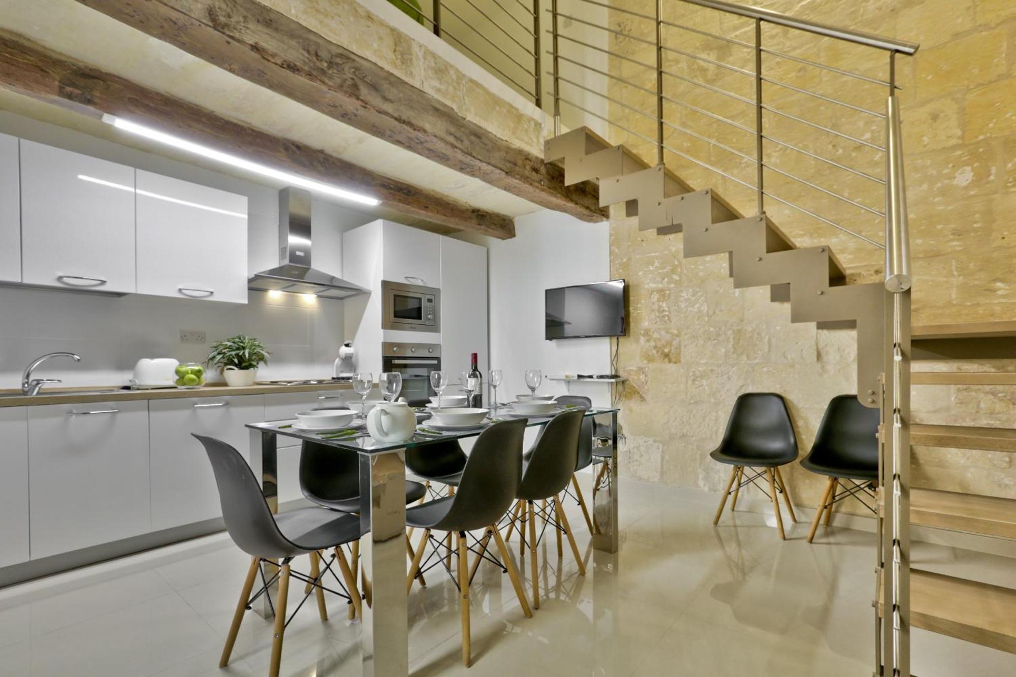 Exquisite 3-Bedroom Duplex Penthouse With Jacuzzi In Valletta Centre エクステリア 写真