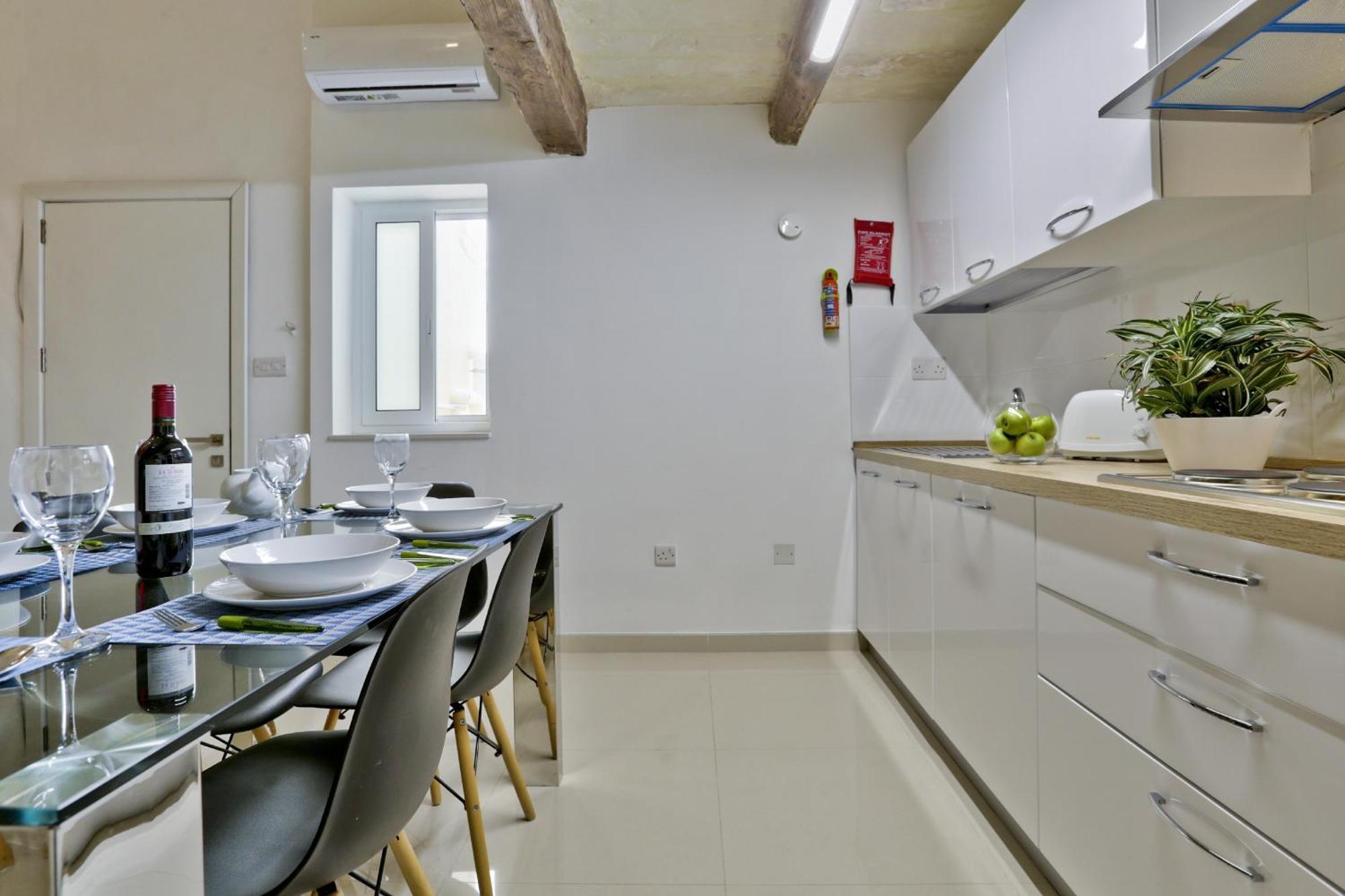 Exquisite 3-Bedroom Duplex Penthouse With Jacuzzi In Valletta Centre エクステリア 写真