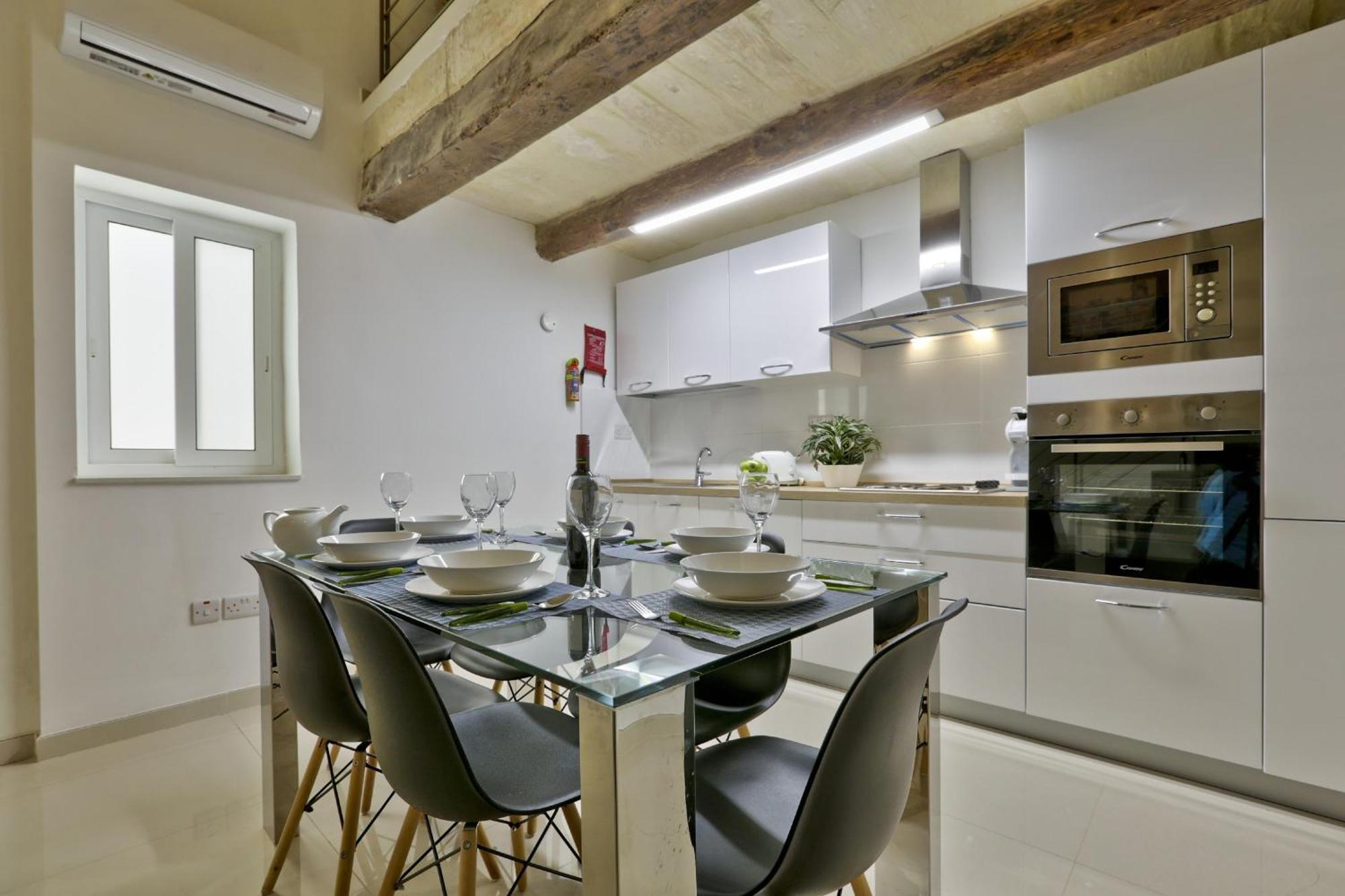 Exquisite 3-Bedroom Duplex Penthouse With Jacuzzi In Valletta Centre エクステリア 写真
