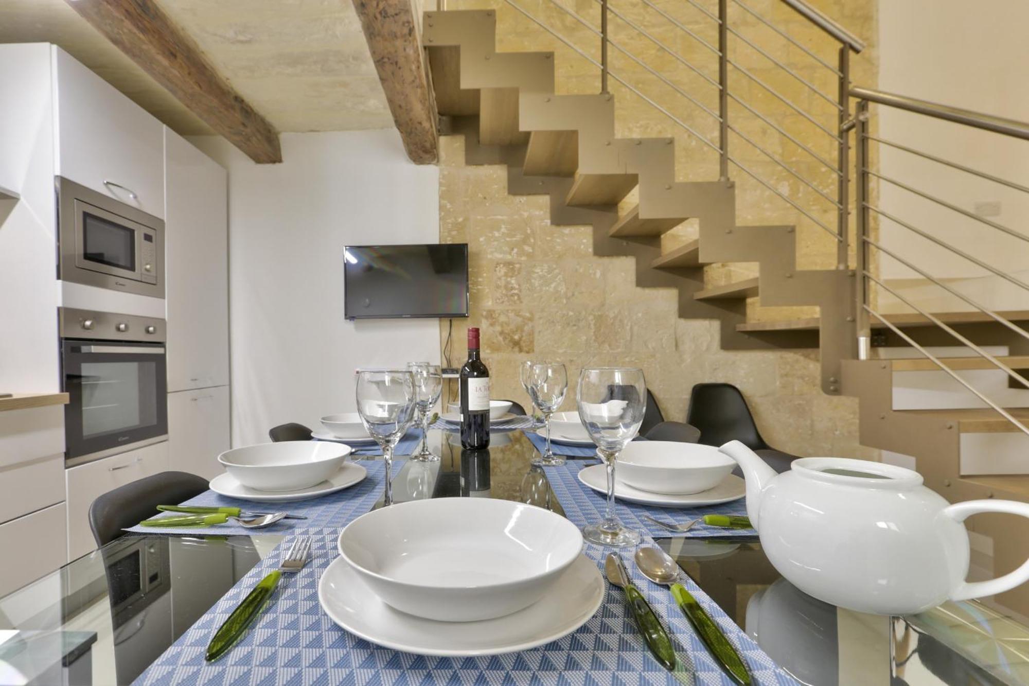 Exquisite 3-Bedroom Duplex Penthouse With Jacuzzi In Valletta Centre エクステリア 写真