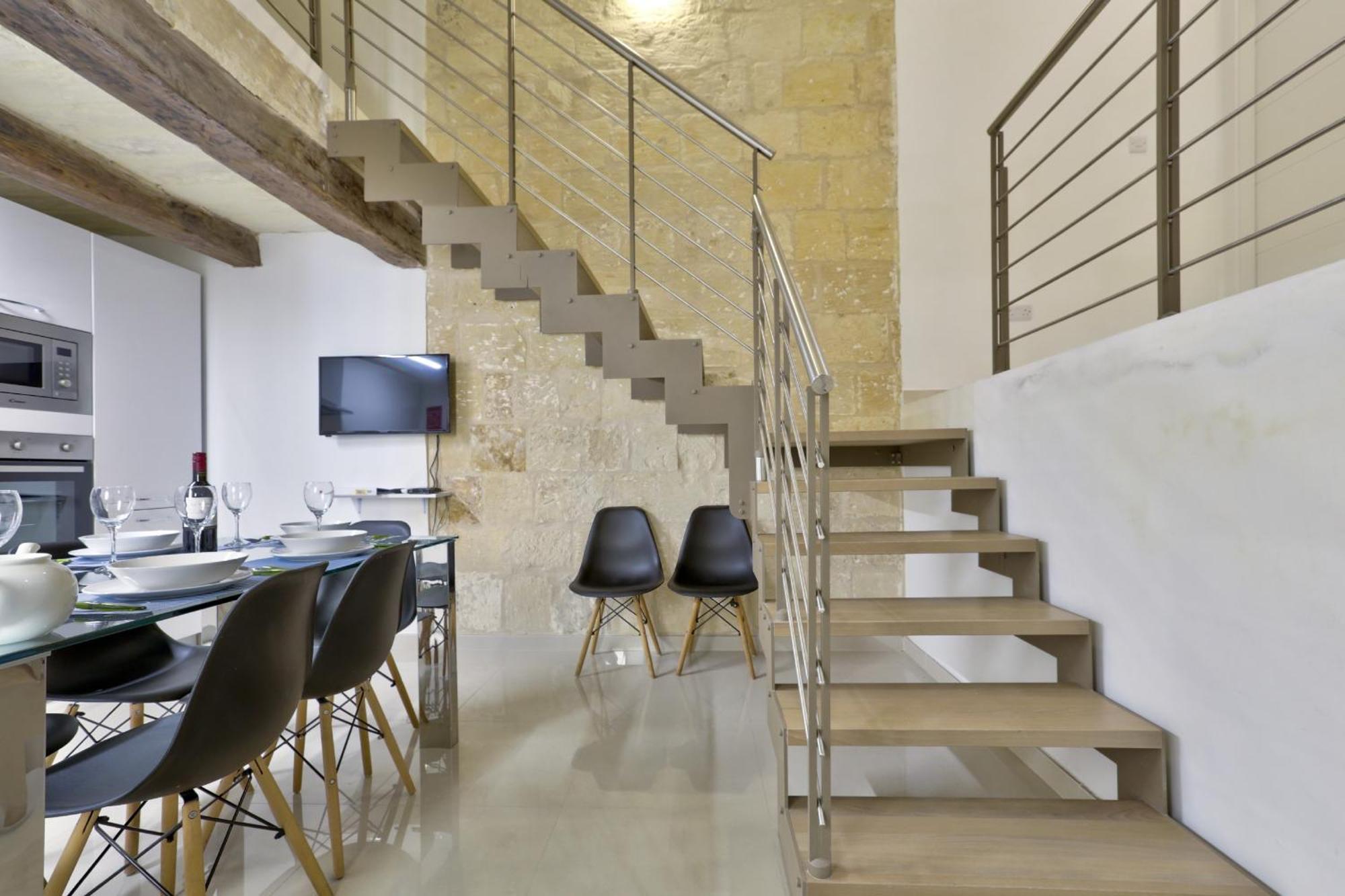 Exquisite 3-Bedroom Duplex Penthouse With Jacuzzi In Valletta Centre エクステリア 写真