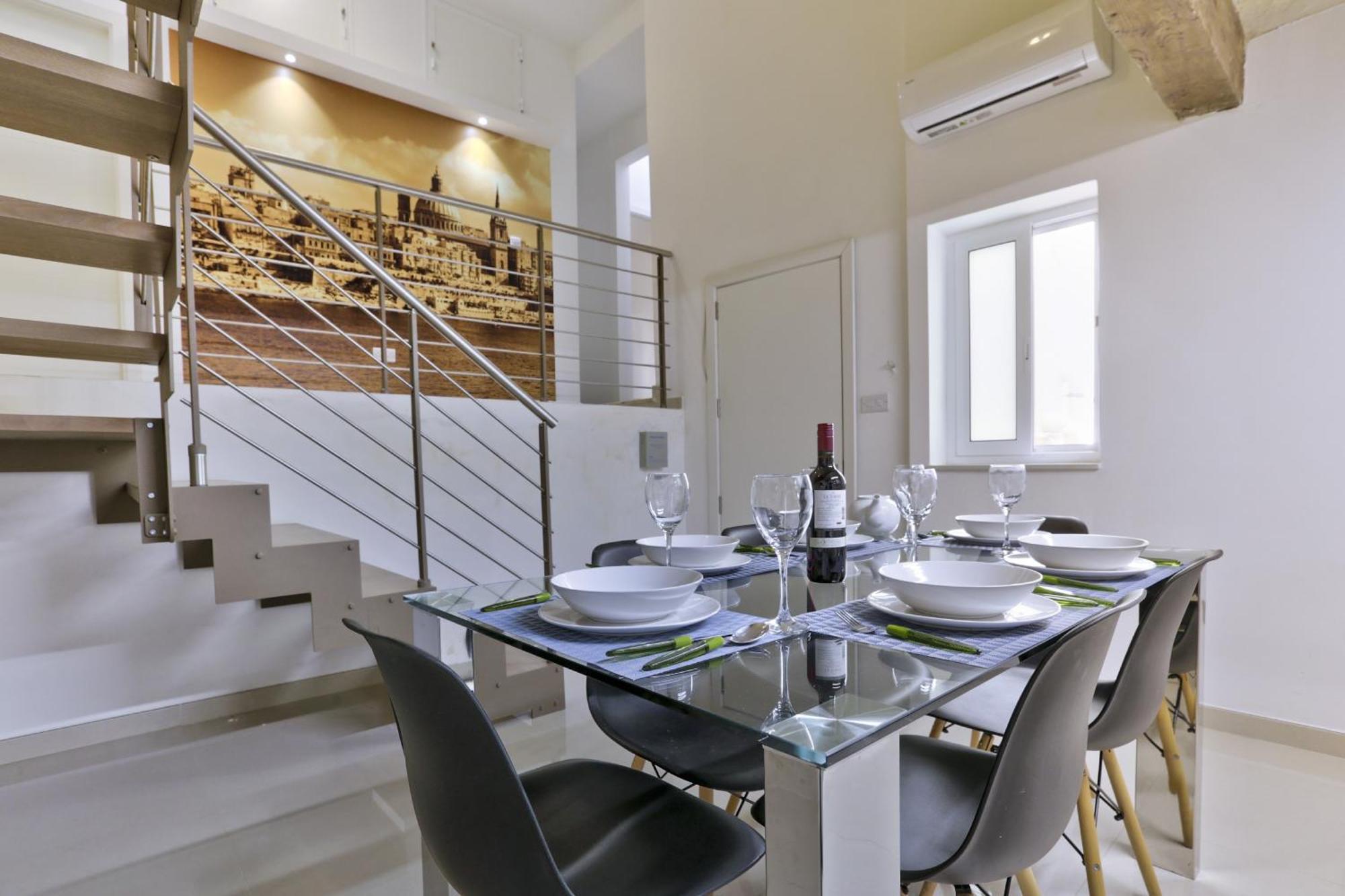 Exquisite 3-Bedroom Duplex Penthouse With Jacuzzi In Valletta Centre エクステリア 写真