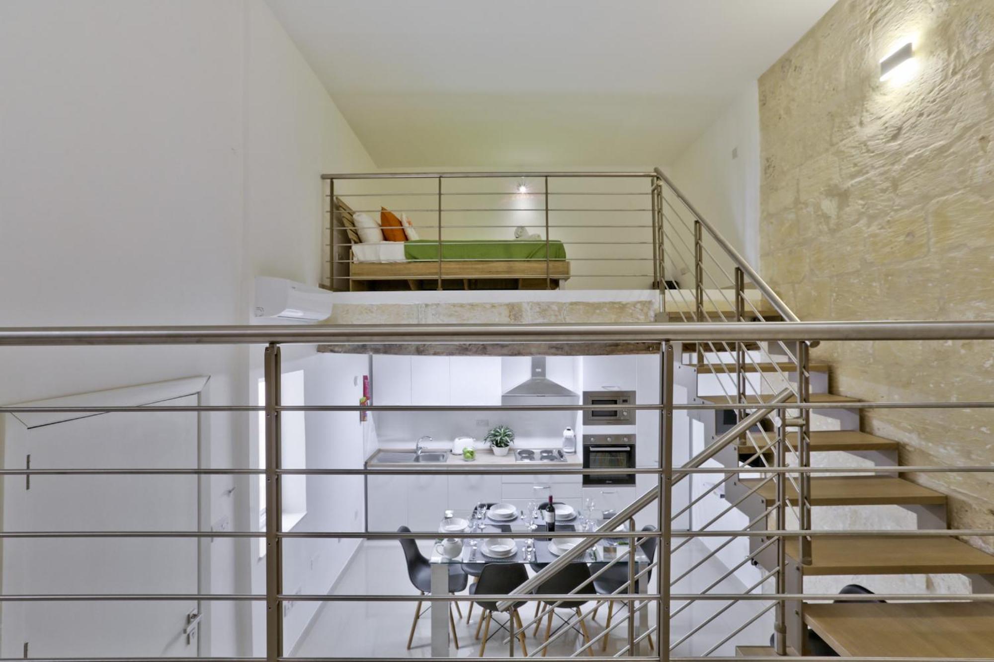 Exquisite 3-Bedroom Duplex Penthouse With Jacuzzi In Valletta Centre エクステリア 写真