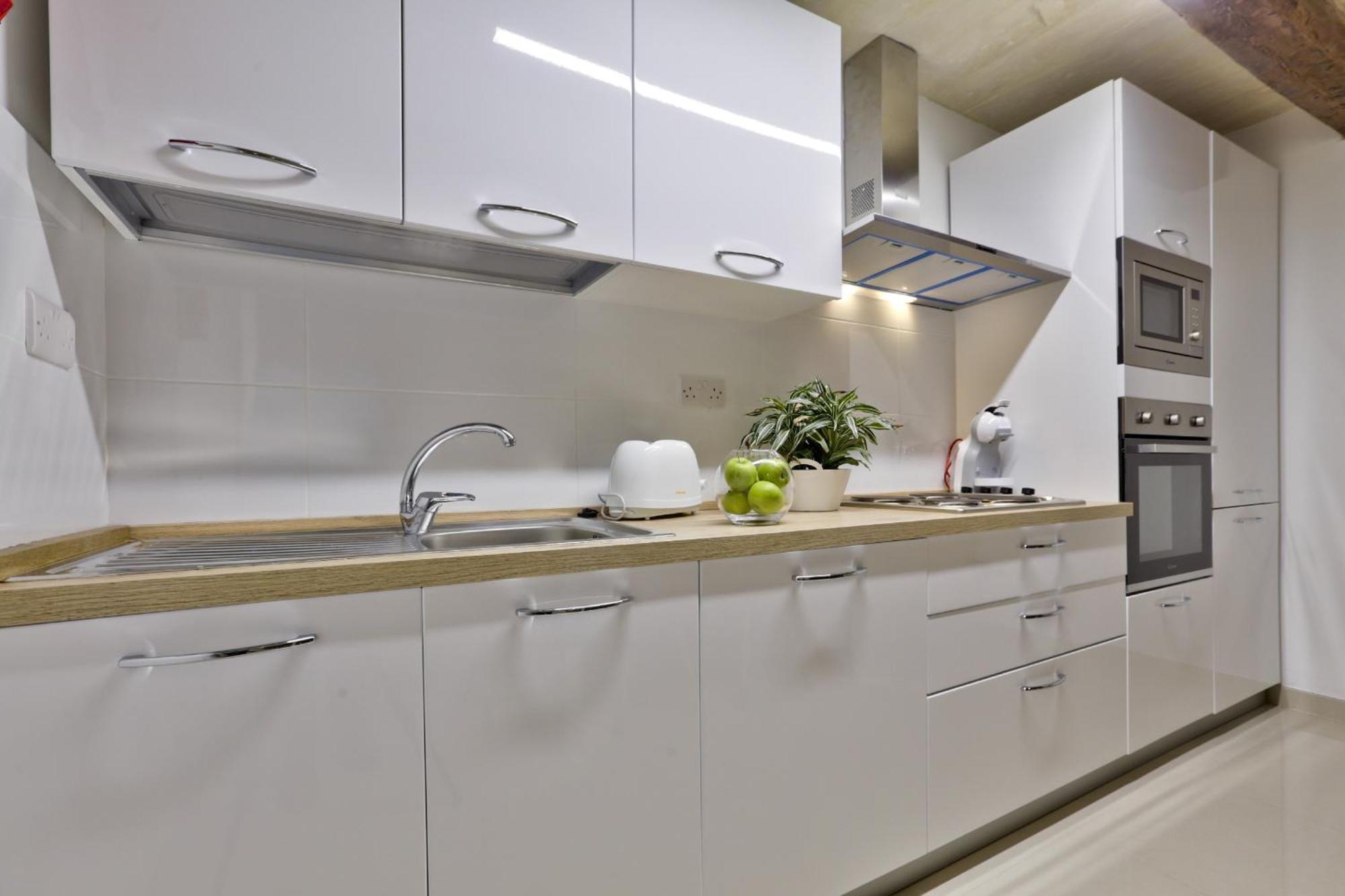 Exquisite 3-Bedroom Duplex Penthouse With Jacuzzi In Valletta Centre エクステリア 写真
