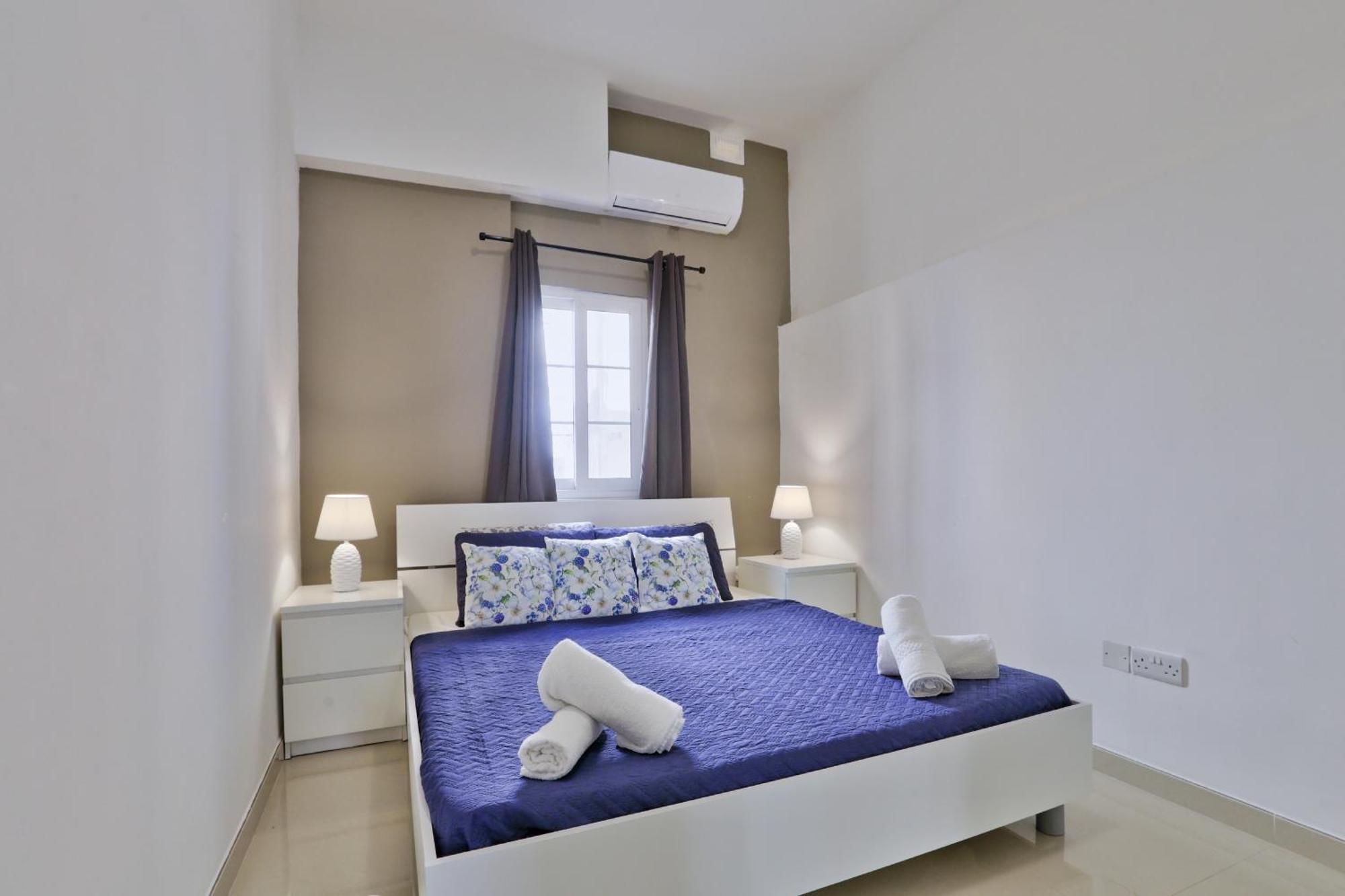 Exquisite 3-Bedroom Duplex Penthouse With Jacuzzi In Valletta Centre エクステリア 写真